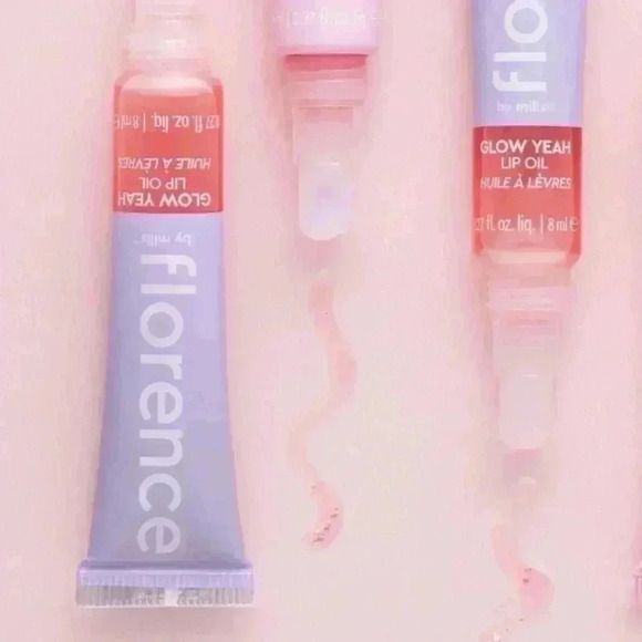 Florence by Mills Glow Yeah PH Adjusting Lip Oil - Picture 4 of 5